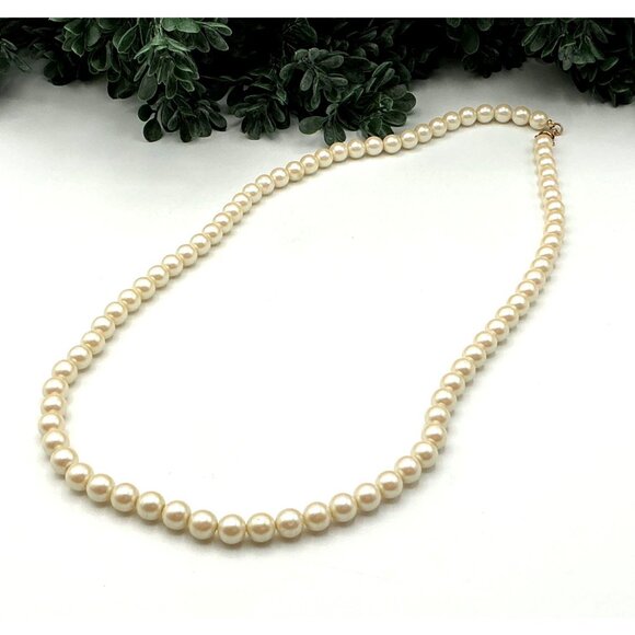 Classic Faux Pearl Necklace With Gold Clasp - Picture 5 of 6